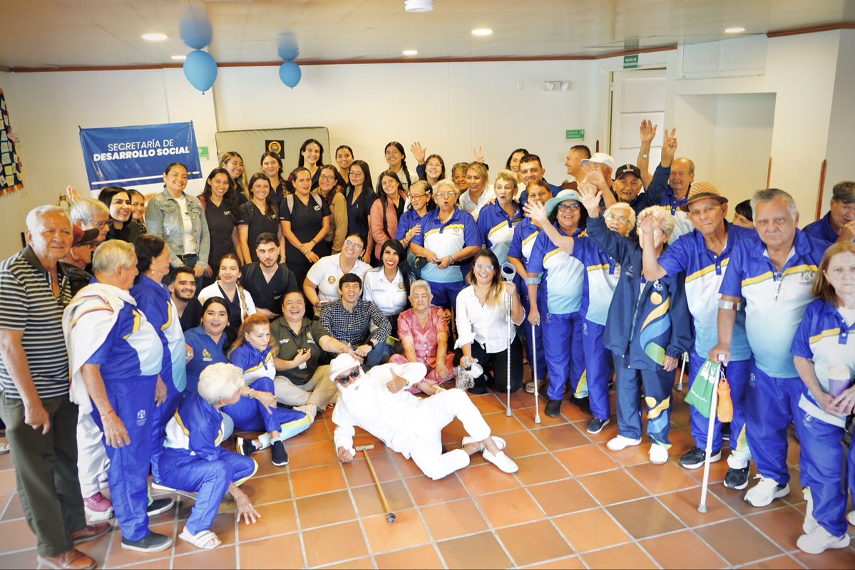 TotoyaCasallas's tweet image. En el Centro Vida Techo Fraterno Sagrada Familia de Floridablanca, acompañamos a 58 adultos mayores en una jornada enfocada en la promoción de la salud cardiovascular, la higiene oral y el #bienestarintegral. 

Seguimos fortaleciendo un envejecimiento saludable en #Santander