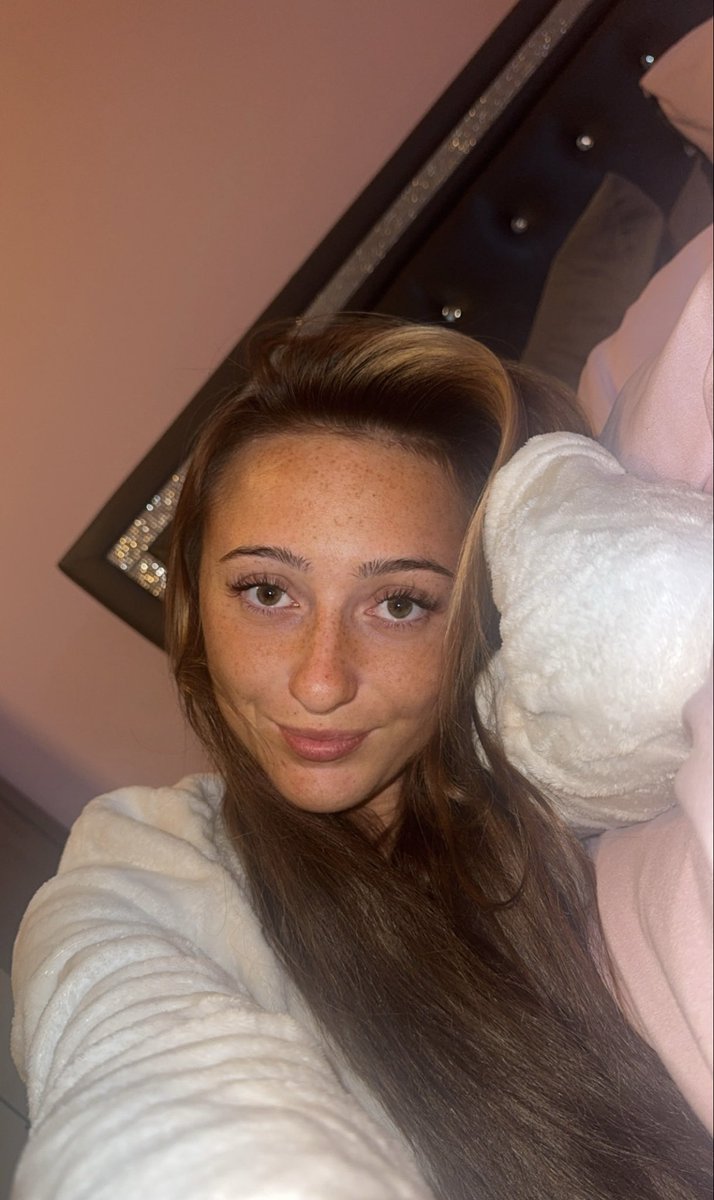 SpoiledAlex tweet media