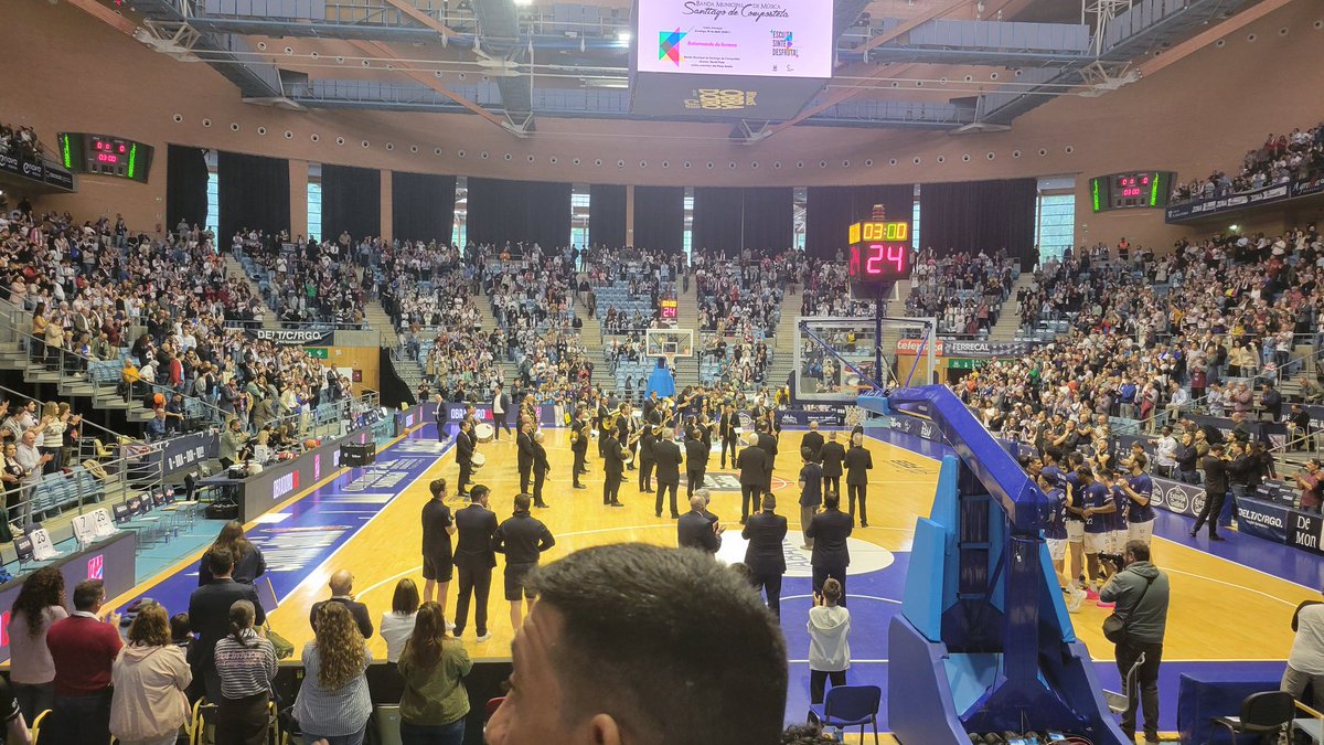 anaLageG's tweet photo. Quedan 4 partidos, 4 finais, 4 vitorias do @OBRADOIROCAB para conseguir o soño. 
Hoxe cumprimos #SomosObra https://t.co/Qqao6AlxcG