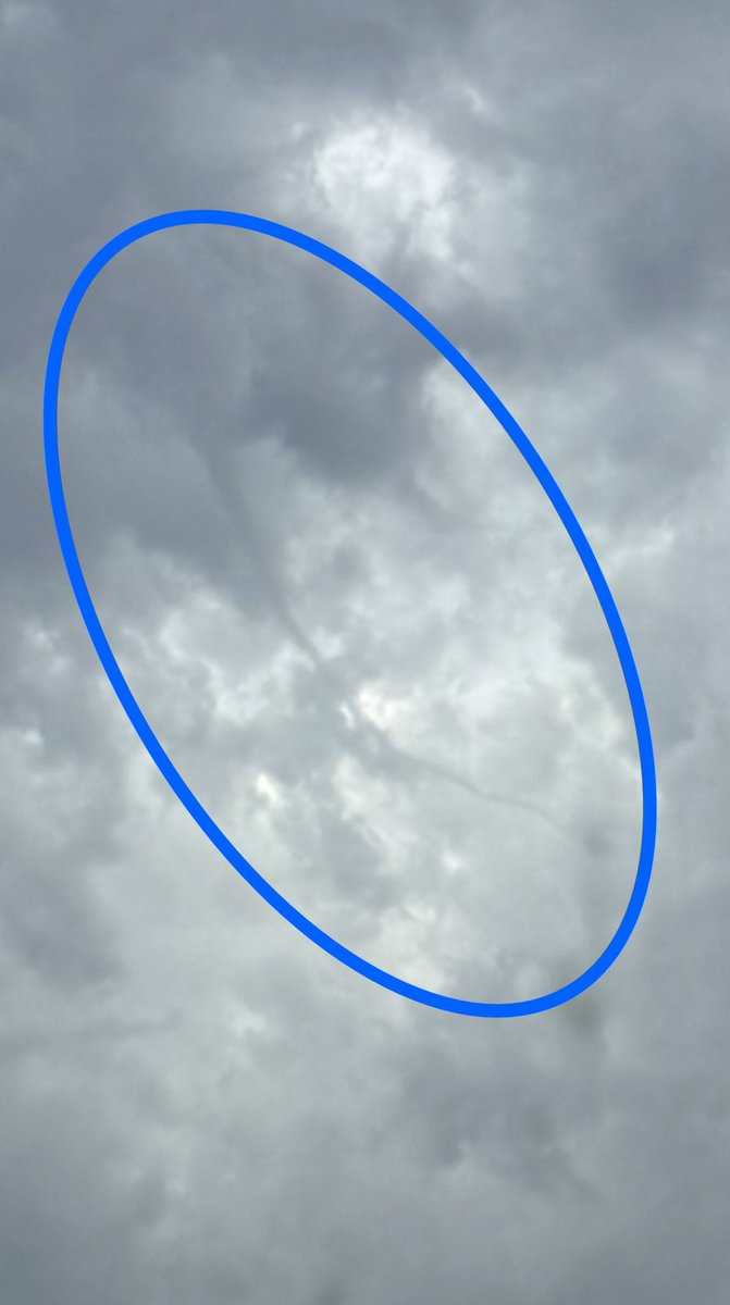 Only_Storms's tweet photo. High based funnel between Kingdom City and Columbia, Missouri at 3:06 PM @NWSStLouis https://t.co/go9jXMCPWS