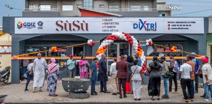 Benin_Construit's tweet photo. 🇧🇯 On 16 April 2026, a new milestone was reached at GDIZ.

Benin Textile S.A, an integrated textile unit based at the heart of the Glo-Djigbé Industrial Zone, launched #Sùsù, its first home linen brand.

GDIZ https://t.co/s5vXRxcpn8