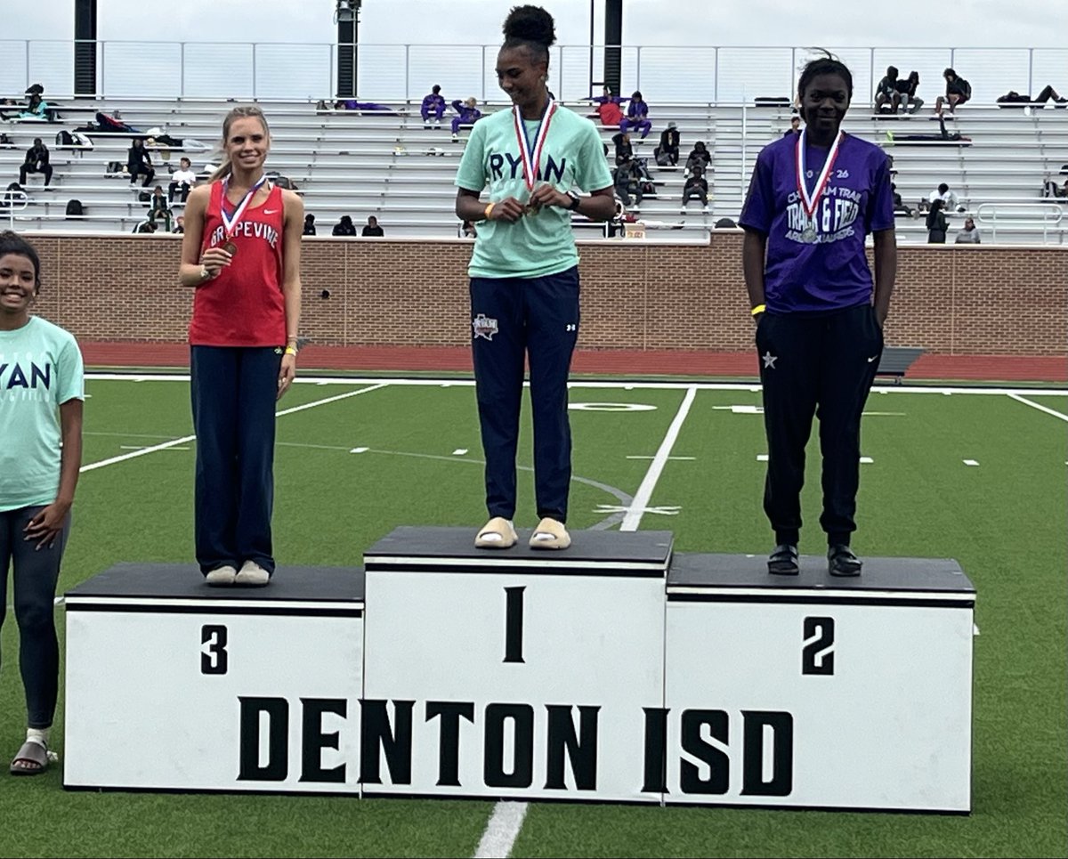 GrapevineTrack's tweet photo. Aubrey DiGaetano 🥉 in Triple Jump and on to Regionals! https://t.co/3LhLmr3dUa