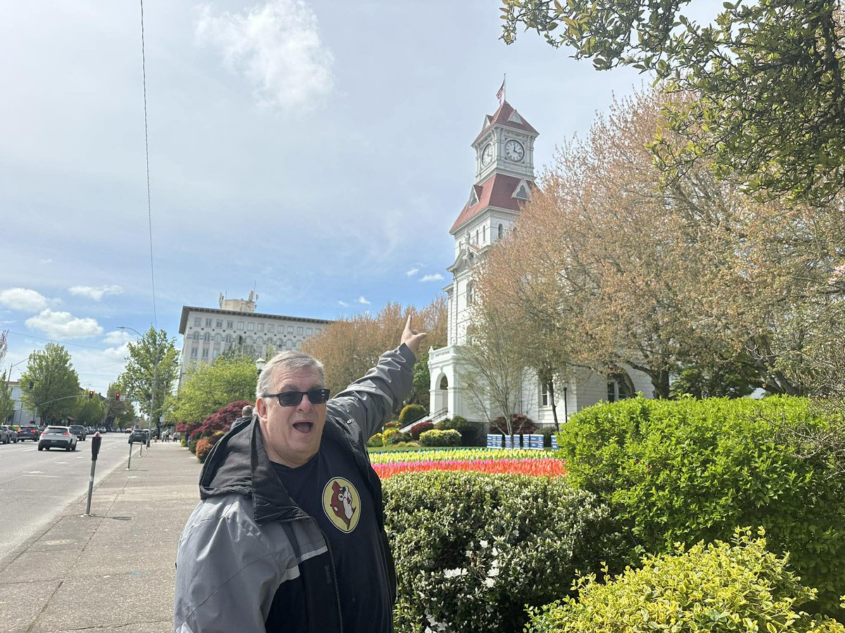 Geocachetalk's tweet image. Rumor has it Gary is in the Pacific Northwest to chew bubble gum and find great geocaches… and he’s all out of bubble gum.

#geocaching #geocachetalk