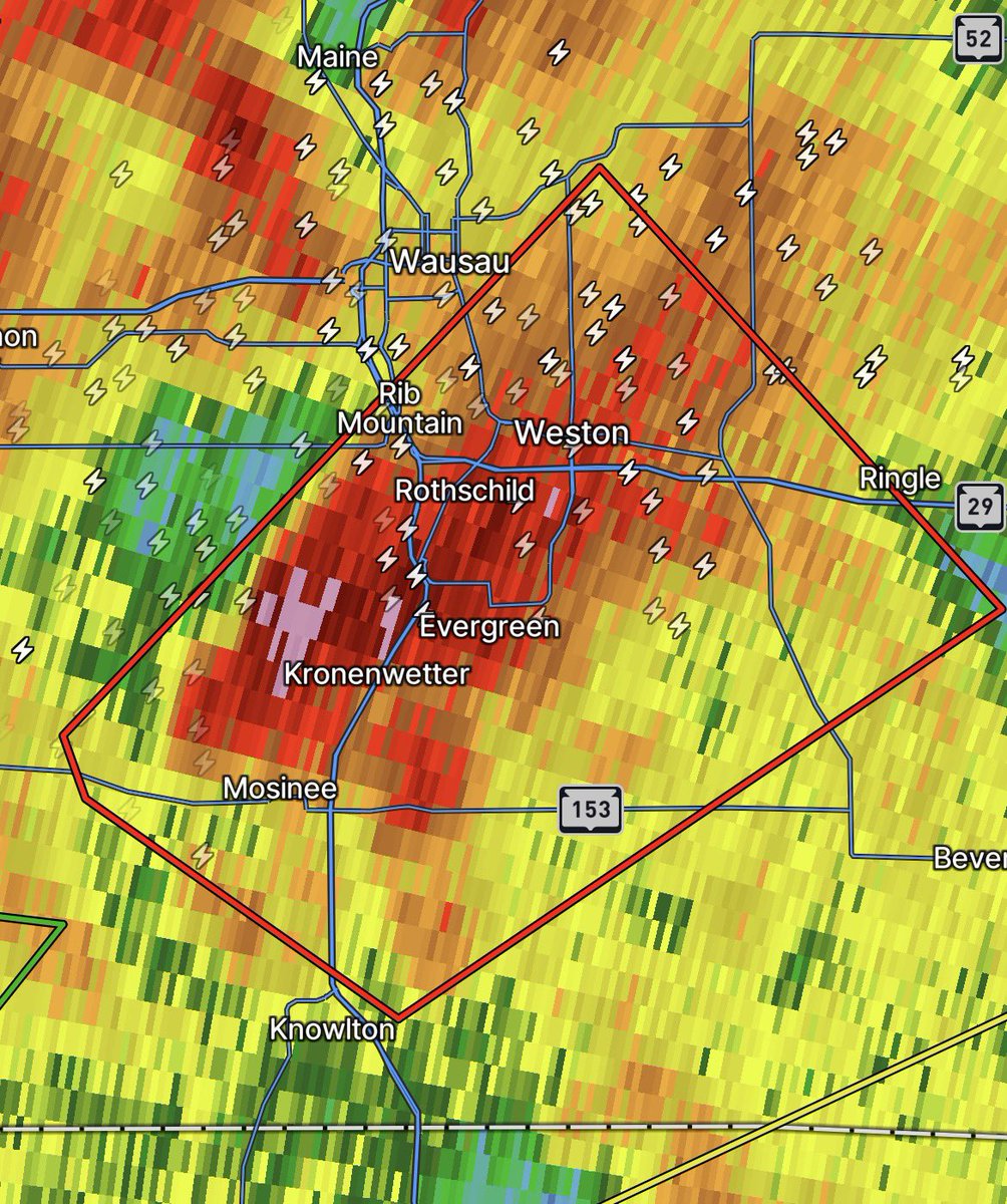 WeatherWatcherX's tweet image. Likely a tornado near Evergreen, WI.

#tornado #weather #wxtwitter #WIwx