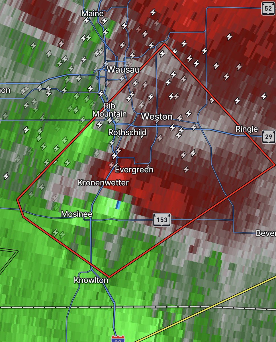 WeatherWatcherX's tweet image. Likely a tornado near Evergreen, WI.

#tornado #weather #wxtwitter #WIwx