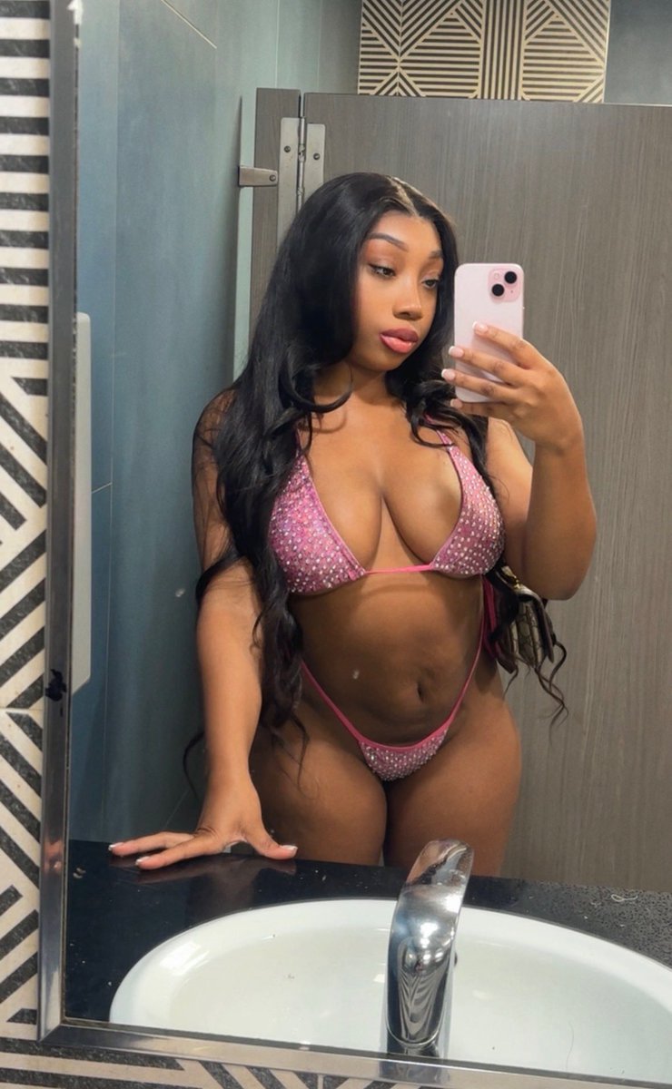 booknovah's tweet photo. Would you come tip me? 👀😍💰🌴 #miami  #bookme #fmty #tryst https://t.co/xsEAeoCY9L