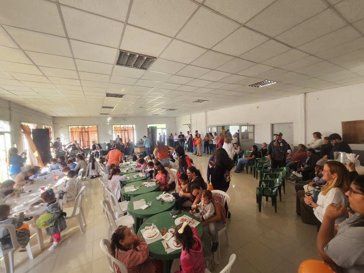 martinveigauy's tweet image. 🍫 El Choco Late en Velázquez. Apoyando espacios de encuentro para la comunidad, con propuestas culturales, recreativas y para toda la familia.
Gracias a quienes participaron y a todos los equipos que hicieron posible esta jornada 🙌 @valenmartinezv
#Velázquez #Rocha #Gestión