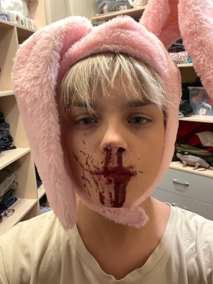 D10216_'s tweet photo. thinkin about poppy the performer cosplay .... a lot ... https://t.co/8BWlfQnbJo