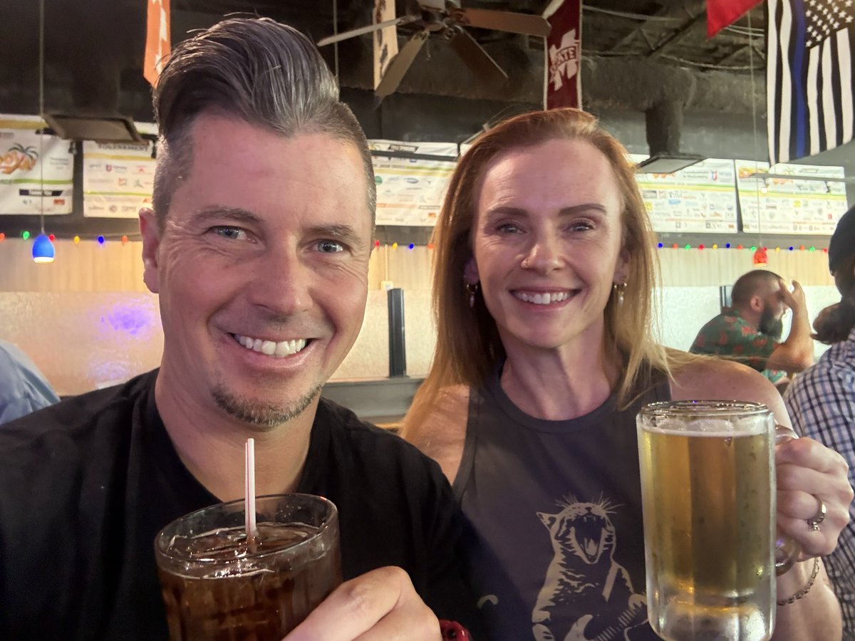 RealBenShelton's tweet image. One of the last Friday’s I have at home for the next several weeks calls for Happy Hour Happiness with my best friend ❤️ #cheers #RaceTravelCometh