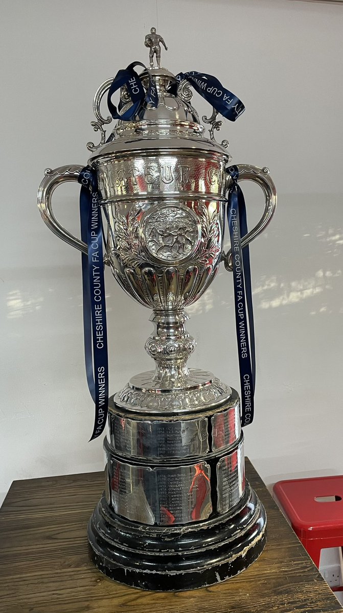Cheshire_FA's tweet photo. 🏆Amateur Cup Final

A fantastic game of football played this evening at @CheadleTownFC which saw a thrilling 3-0 win for @Newton_FC1 over their opponents @KnutsfordFC 

Congratulations to this evenings winners👏🏼

#CCFACups https://t.co/2P3P3JScCo
