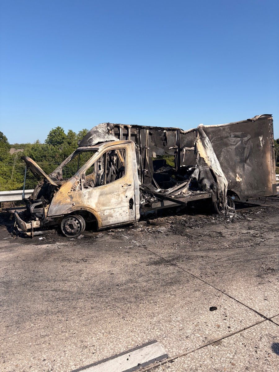FHPTampa's tweet image. April 17, 2026 @ 4:20 PM

FHP Troopers responded to a vehicle fire involving a truck that suffered a mechanical issue.  No injuries are reported.  Currently, the Northbound ramp from US-301 to I-75 is closed.  Motorists should expect travel delays.  #FHP #TampaBay #Florida