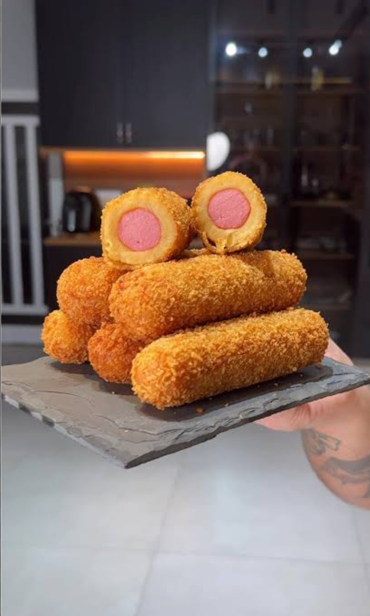 Cauacomtil's tweet photo. @aibotarmy7 @opiniao_as @electroeb Temos, aqui é bastante comum, por aqui onde eu moro, é mais fácil encontrar elas fritas, é uma massa diferente que a de forno https://t.co/wju7xuXFCz