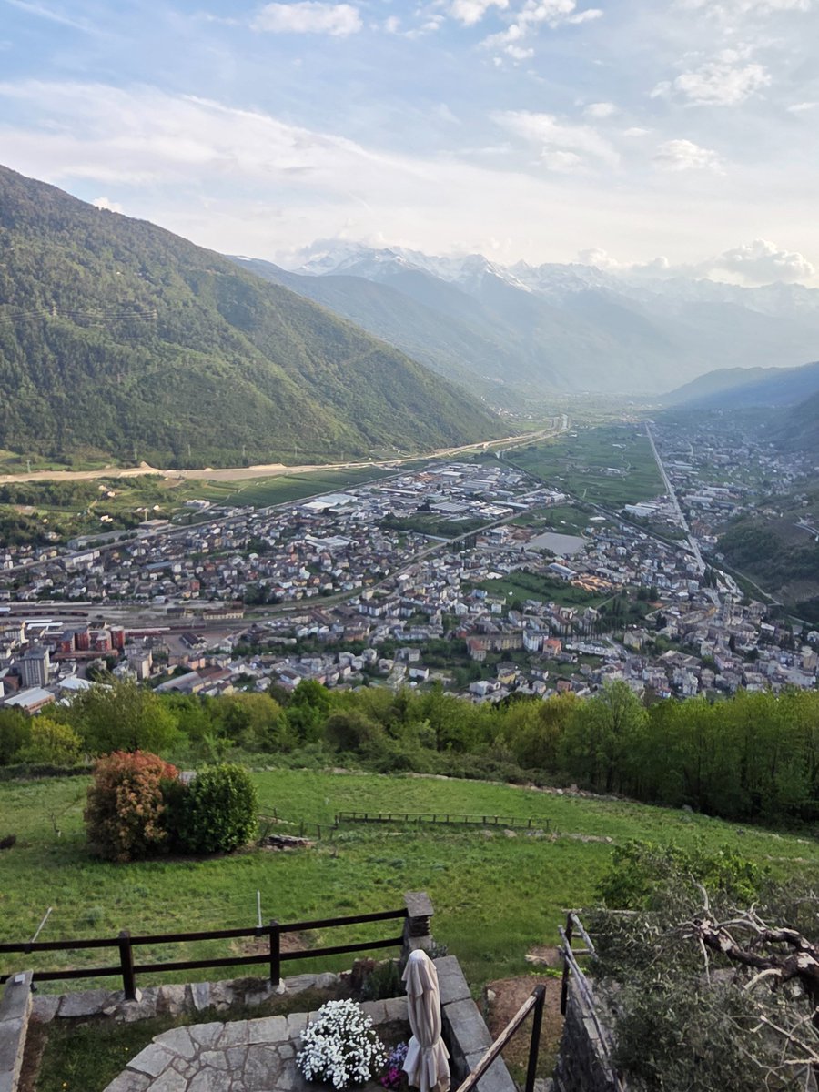 redtricycle's tweet photo. @russellcrowe Mountains I'm enjoying right now. A room with a view... https://t.co/No57rE0eFh