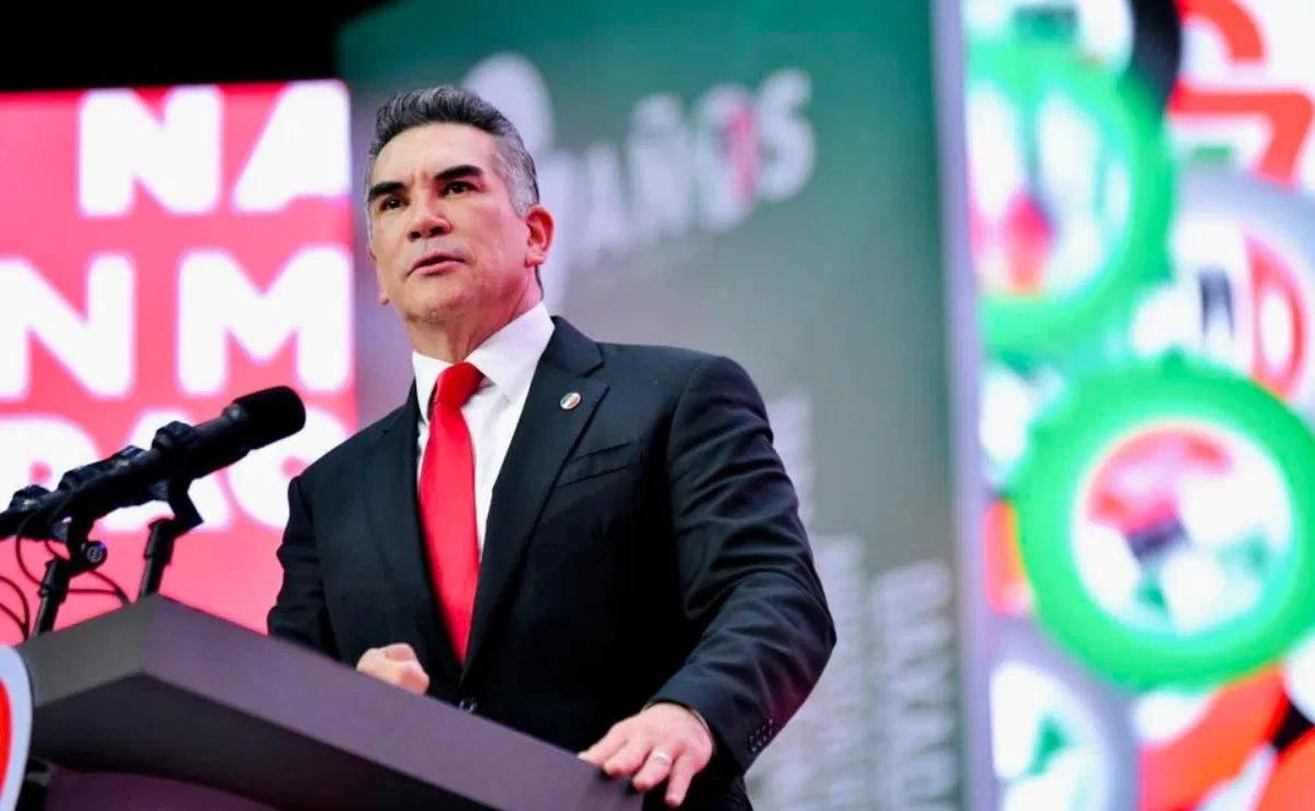 ELDEBATE's tweet image. El PRI llega a 2026 con una estructura altamente centralizada: el control político y las candidaturas se concentran en un núcleo encabezado por Alejandro Moreno. ¿Orden interno o exceso de concentración? 👇 #PRI #PolíticaMexicana #Elecciones2027