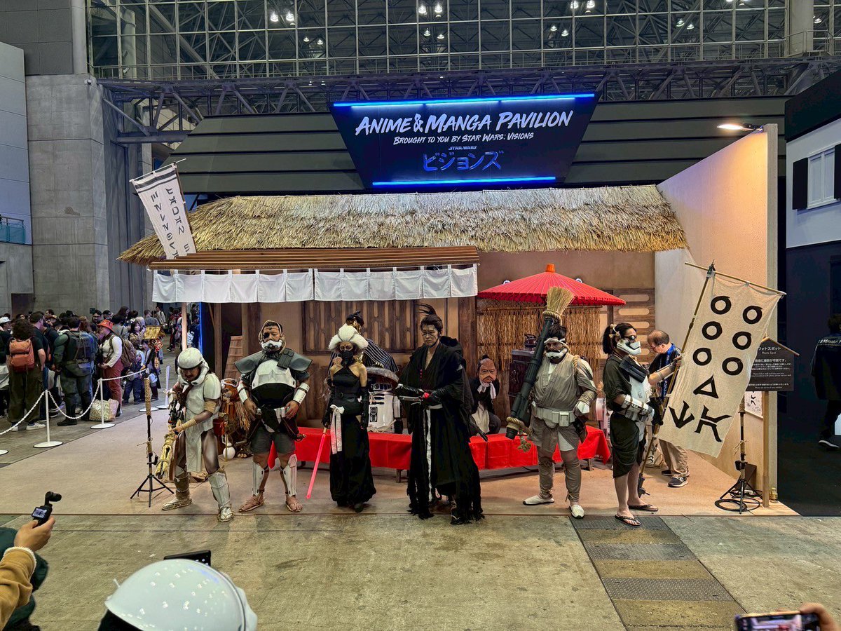 TK5331's tweet photo. SWセレブレーションからもう一年、、、みなとみらいの控室での雑談からルーカスフィルムへの提案にはじまり、みんなで作り上げたものが世界のファンに喜んでもらえて本当に嬉しかった〜✨
まだ小さかった娘も存分に楽しんでいたようで、今もあの時の思い出を話してくれるます😌

がんばってよかった！
また日本でも是非！

#starwarscelebration 
#スターウォーズセレブレーション