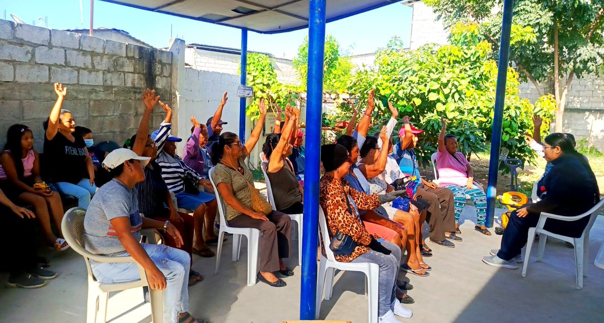 Salud_StaElena's tweet photo. 📍En sectores como Virgen del Carmen en #LaLibertad, barrio Galápagos en #SantaElena y en la comuna #Pechiche, nuestros adultos mayores se informan sobre las medias de prevención del Dengue, además de realizar rutinas de ejercicios para fomentar estilos de vida saludable. https://t.co/nyG4vxqMWO