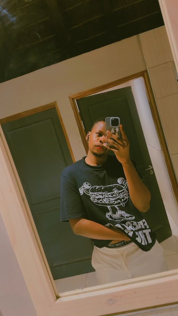 S'phiwe Collins 👻 tweet media