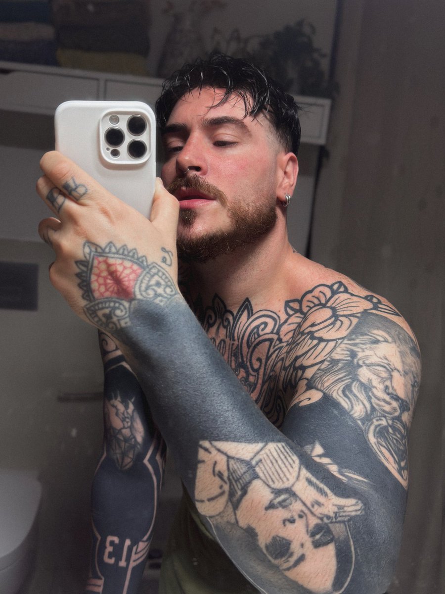 valentino tweet media