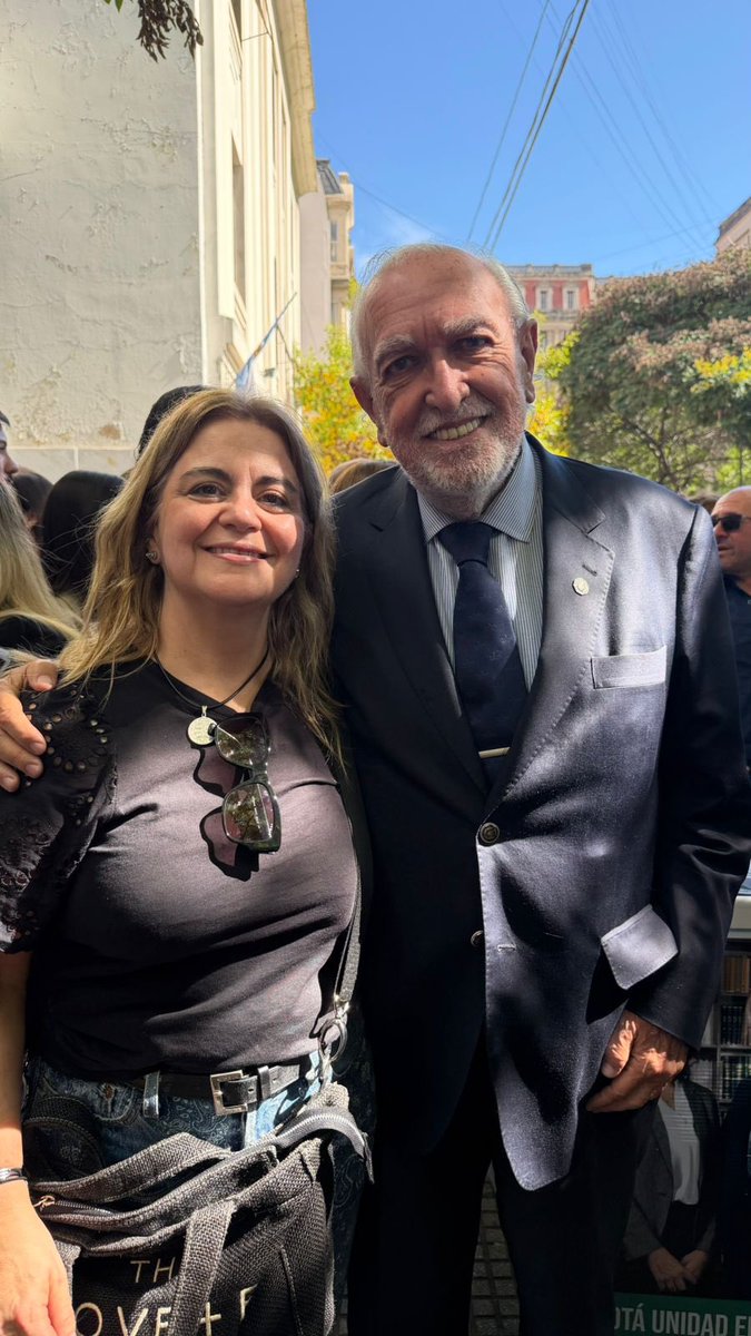 karinabl's tweet photo. @MRaquelHerrero @lauralevaggi @TanoAngelici @sebadestefano @SilBia05 @CPACF #eleccionescolegiodelaabogacia #listaunidadendefensadelaabogacia 21 y 22 de abril https://t.co/HwkYFJZ6hv