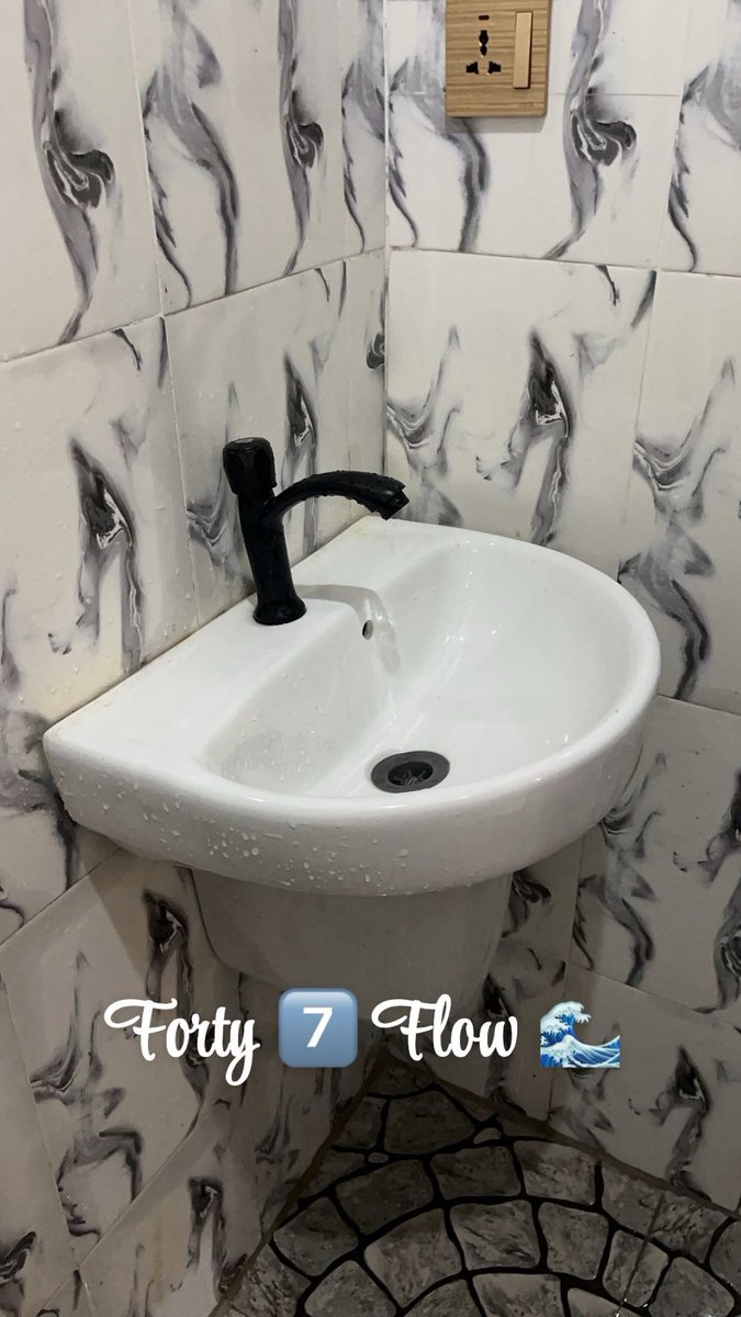 Forty_7_Flow's tweet photo. Groundless basin!...Vogue 🛠️ https://t.co/uAQYN0yPBO