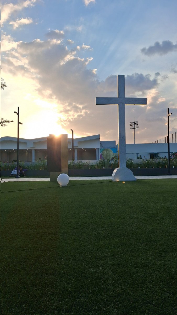 DonnedDon's tweet image. My phone camera just decides when it's grainy or not I guess, but look at this amazing view I got at the mall