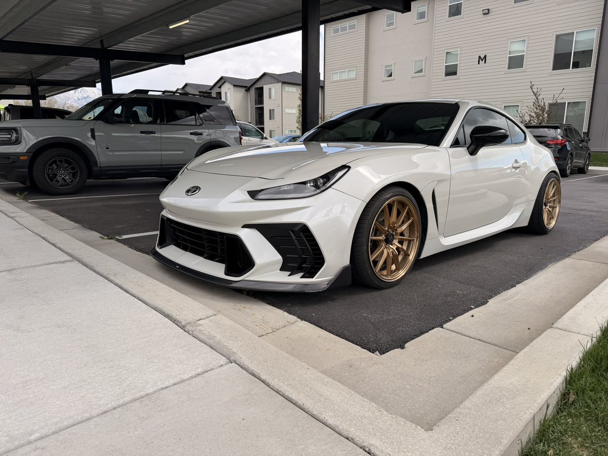 _Giftia's tweet photo. adro front bumper is installed https://t.co/brEiXD9KdU
