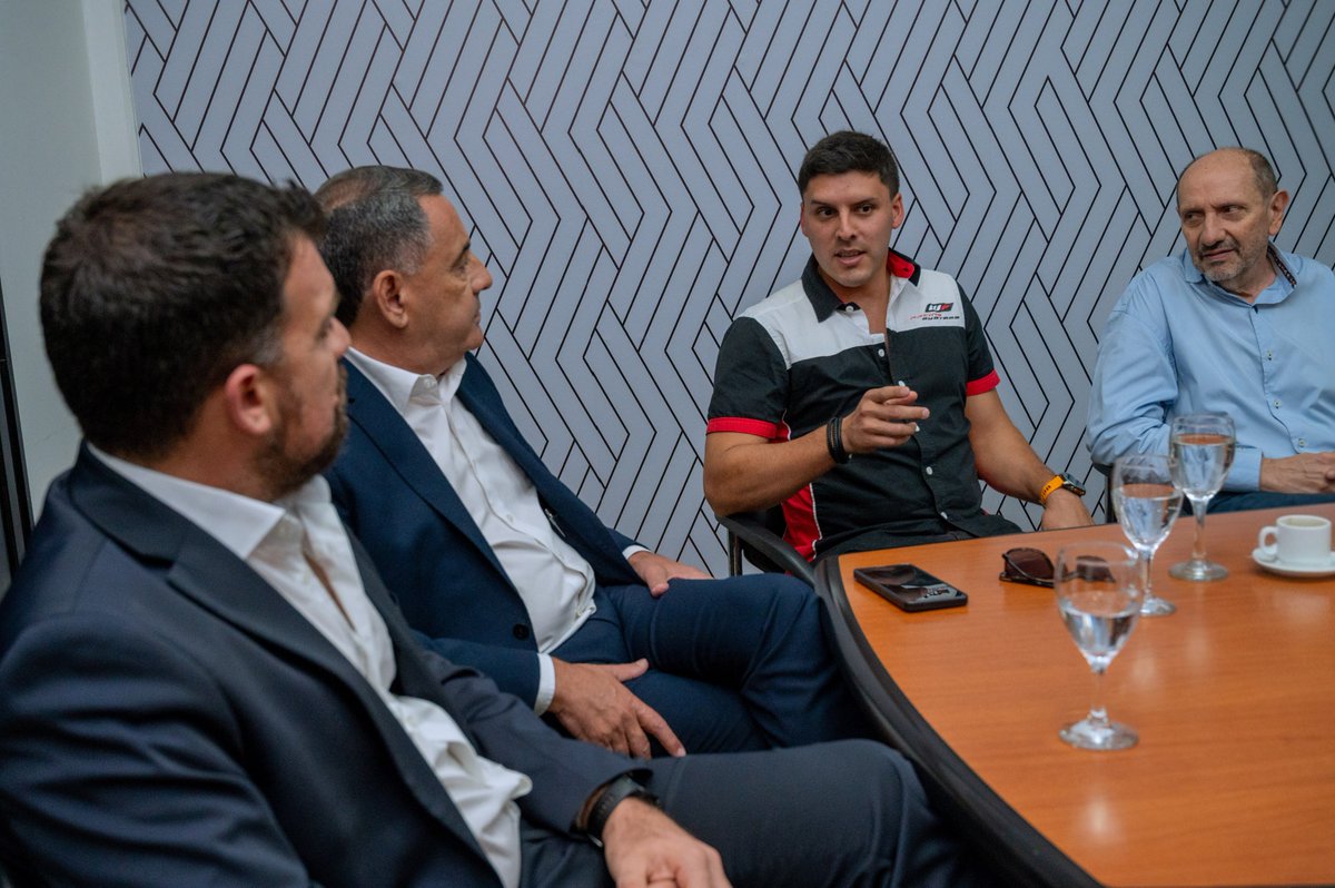 amado_regino's tweet photo. Hoy recibimos, junto con el intendente de Monteros, 𝗙𝗿𝗮𝗻𝗰𝗶𝘀𝗰𝗼 @PanchitoSerra, el secretario de Acción Política y Comunitaria, 𝗶𝗻𝗴. 𝗗𝗮𝗻𝗶𝗲𝗹 𝗚𝗮𝗿𝗰𝗶́𝗮, y el gerente del Parque Industrial, Tecnológico y Logístico Monteros, 𝗖𝗮𝗿𝗹𝗼𝘀 𝗔𝗿𝗻𝗮𝘂, https://t.co/pZG6imasQo