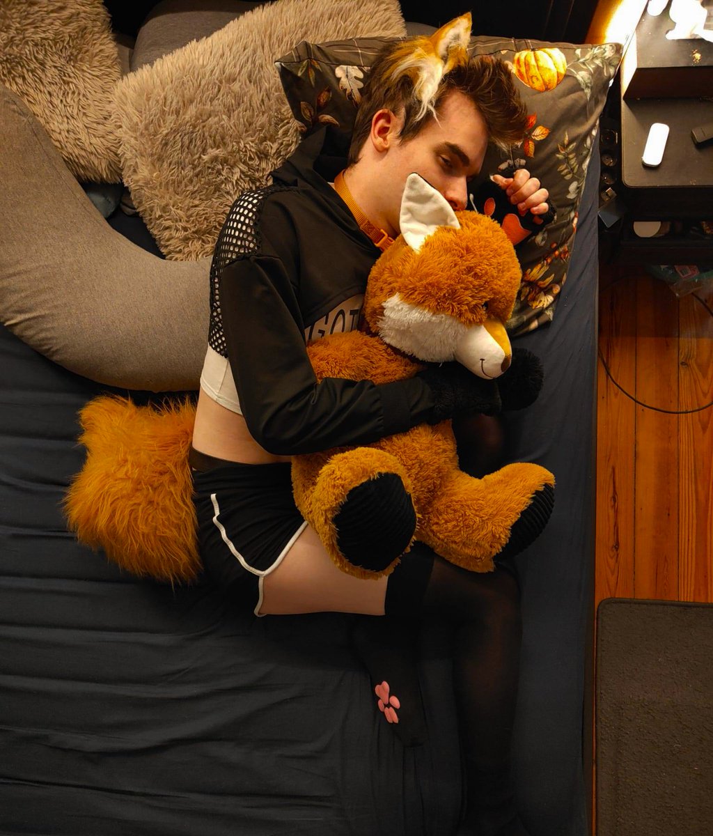 hoshi_femboy's tweet photo. Just me sleeping with my little bro.

Would u take care of us ? UwU

#femboy #foxfemboy #femboyfriday #cosplay https://t.co/YdknpoUySO