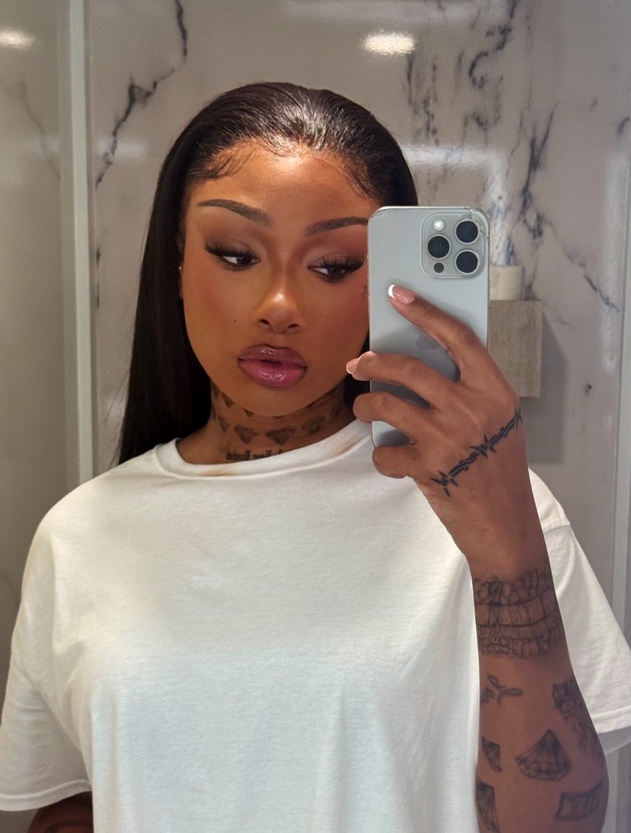 id eat whatever im allergic to just for my throat to be tighter for her strap