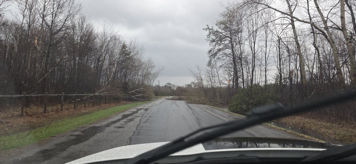 GabezWX's tweet photo. Possible tornado damage at 3144-3118 Martin Rd, Kronenwetter, WI 54455 @NWSGreenBay https://t.co/94Dp2JUIGX