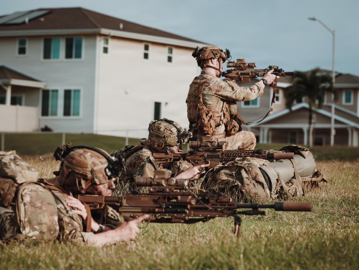 25thID's tweet photo. The "Hellraisers" of 2-27 IN are getting reps in at MCB Hawaii.
Marksmanship, security, and clearing drills—honing our STRIKE and PROTECT capabilities. This is the training that ensures we're ready for #OperationPathways.

📸 (U.S. Army photos by Sgt. Austin Paredes) https://t.co/VsZazvRCyW