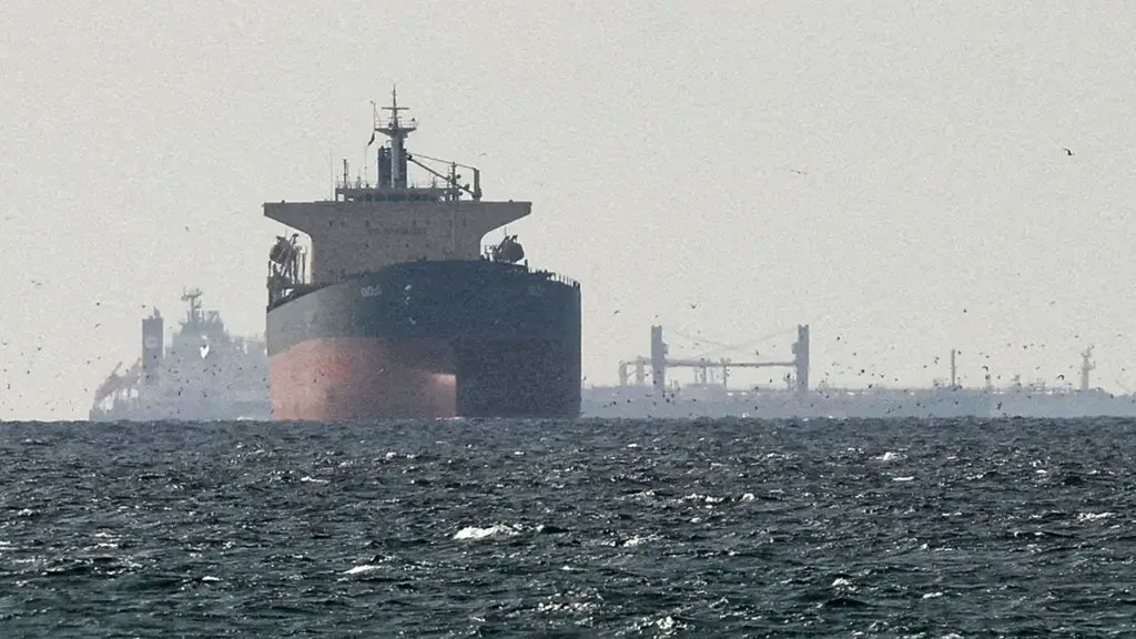 lagostelevision's tweet image. Strait of Hormuz reopens as U.S. keeps naval pressure on Iran 

#StraitOfHormuz #GlobalShipping #OilMarkets #BrentCrude #USIran #MiddleEastTensions #NavalBlockade #voiceoflagos 

lagostelevision.com/2026/04/17/str…