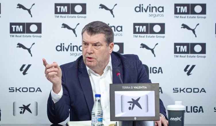 عـالـم فـالـنسيـا 🦇 tweet media