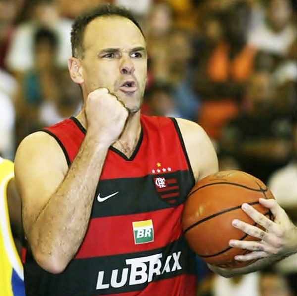 MarcusAnjos3's tweet photo. Descanse em paz Oscar Schmidt!

Eterno ídolo! Obrigado por tudo que fez com a camisa Rubro-Negra e Seleção Brasileira. Maior jogador brasileiro de basquete em todos os tempos. https://t.co/tdlxewIvGE