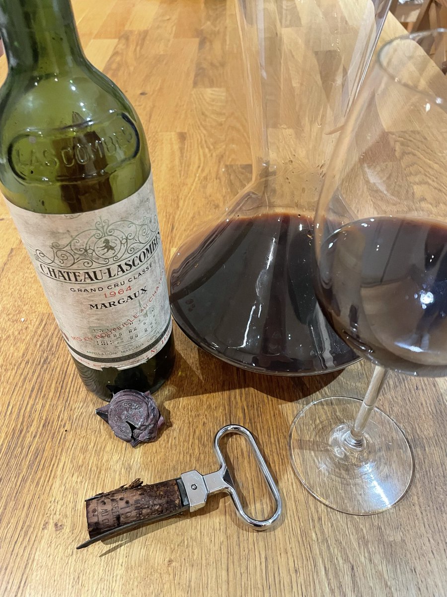 BosteroUk's tweet image. #FineWineFriday #VintageViernes 
Loving these 1964 #ChateauLascombes 
#Margaux 
#GranCruClasse 🍷🍷🍷