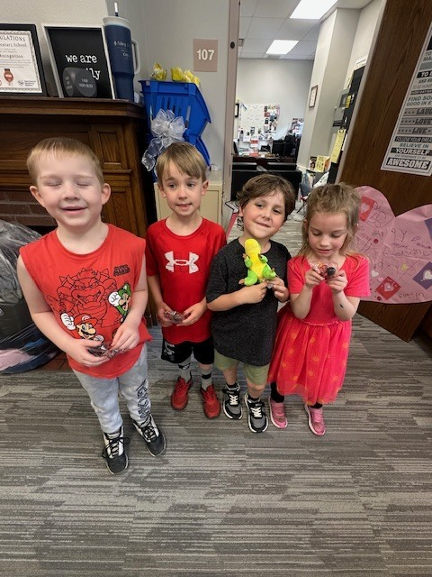 AbbeyJBolton's tweet photo. Caught Being a Leader this week 💥
Shoutout to the #DaveyDragons who stepped up without being asked—helping classmates and setting the tone for others. We see you. 👏 #WeAreSafe #WeAreKind #WeAreResponsible @KentSchools https://t.co/VF30dBVgaF