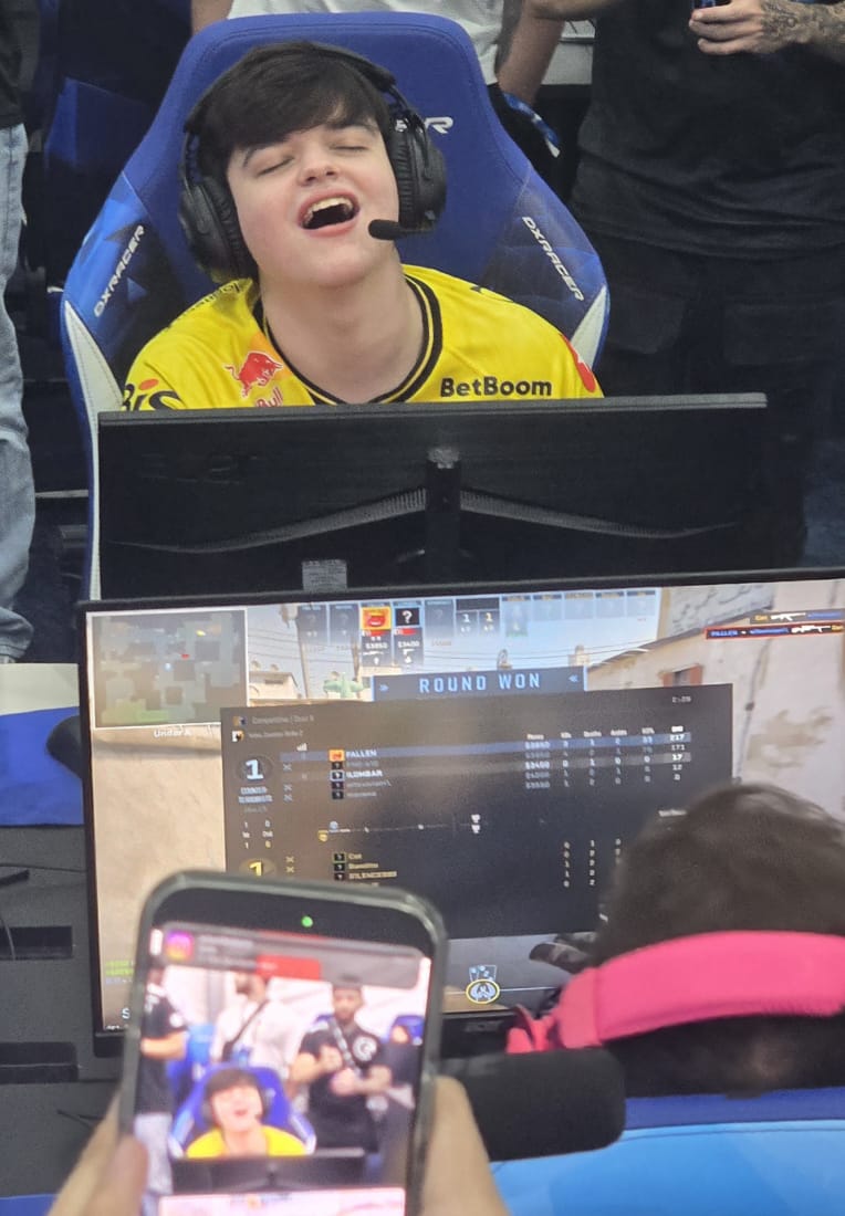 M...MO...MOLODOY 😳