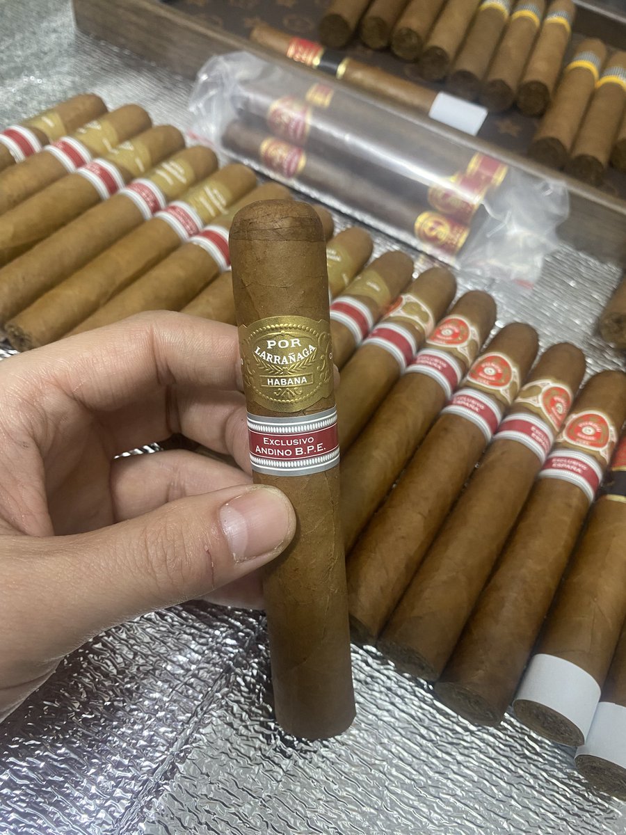 China_Linmu's tweet photo. 🇨🇺顶级私卷，纯正古巴茄！你有市场，我有渠道，欢迎合作，非诚勿扰！ https://t.co/zy7XrlXE8C