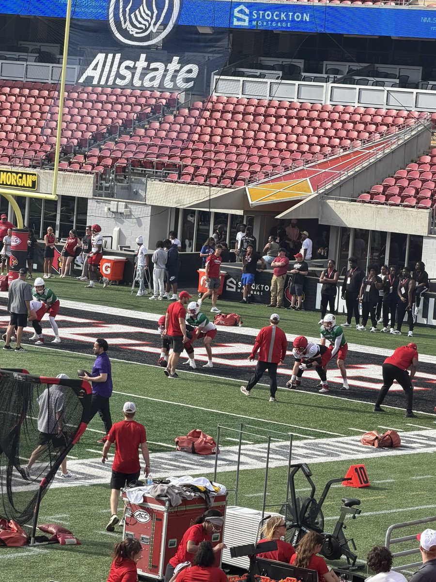 BrooksCherry6's tweet photo. Let’s see what this Spring game is all about! #GoCards #BC10 https://t.co/bhBkcLBxEL
