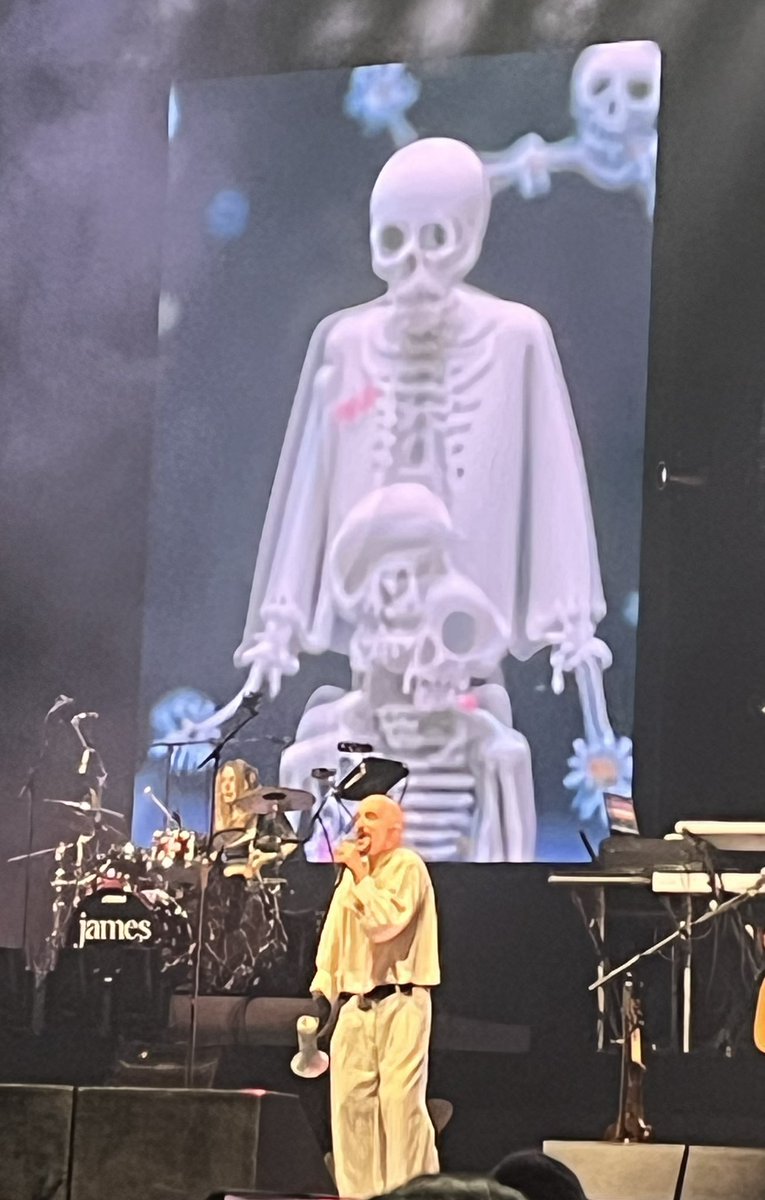 PFFC11's tweet photo. @wearejames @RealTimBooth @chloealper @andydiagram…that was special…not sure I’ve ever seen the whole band look so happy to be on stage as they did tonight 🎶🎤🎸🥁🎻🎺🎹🪘 https://t.co/TTEIul9MqM