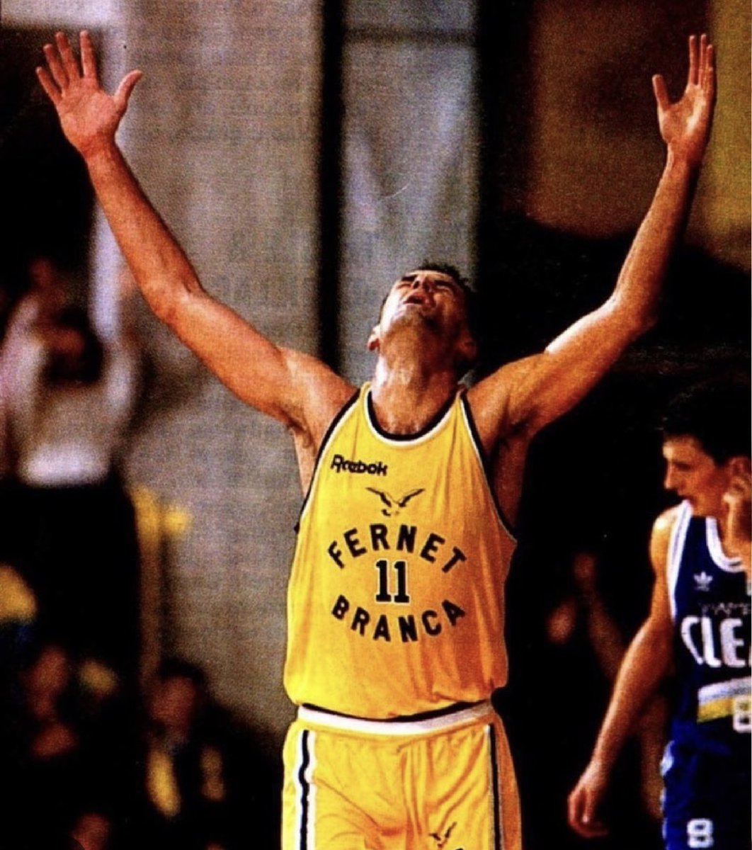 Per chi ama o ha amato il basket, oggi è un giorno triste. Corredor de Honra per #OscarSchmidt che oggi ci ha lasciato troppo presto.