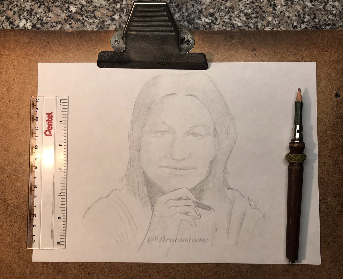 Drawnsome's tweet image. ✍🏻Evening all, just popped in as I’m not on SM so much lately, hope all are well. #Sketch #WIP 😉#smileon