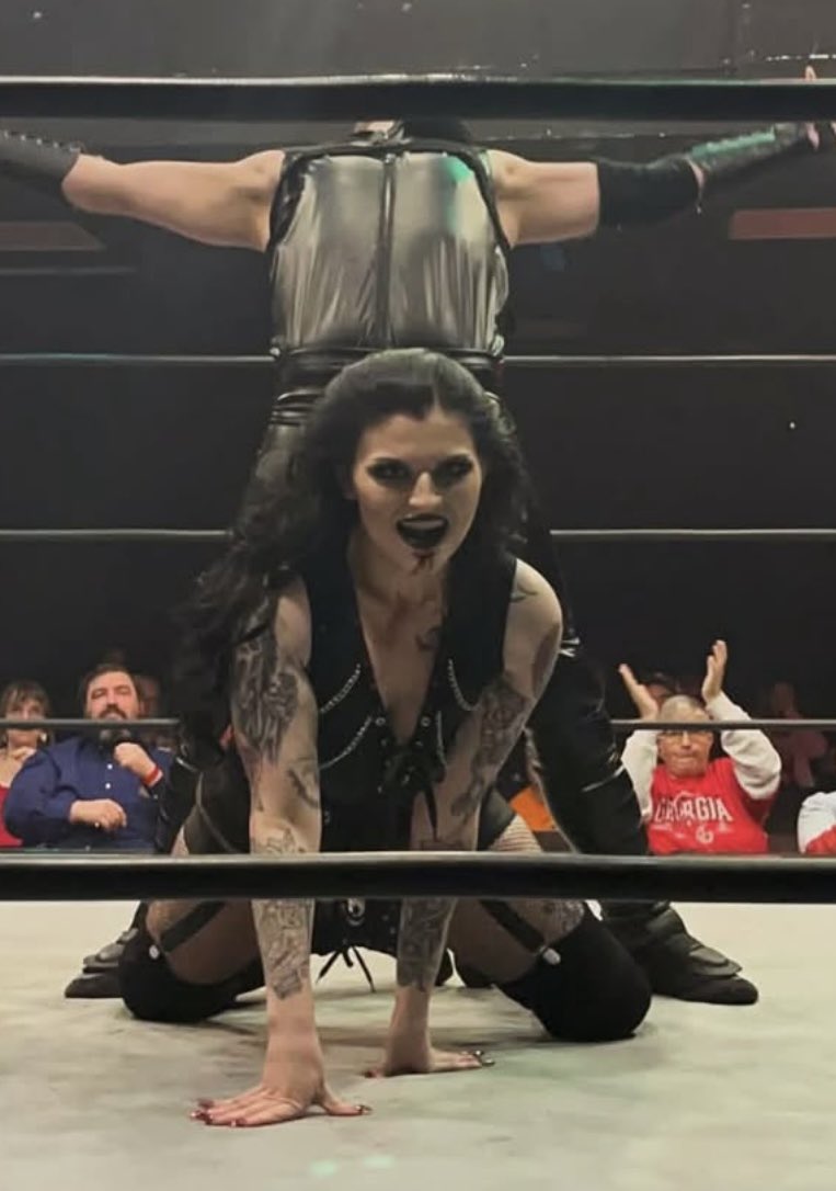 ravennavein_'s tweet photo. ATTN GEAR COLLECTORS!!!! 🚨‼️

parting w/ my 1st set of custom gear. 
tworn most of 2025/26 against Kenzie Paige, Izzy Moreno, Kaitlyn Marie, Corinne Joy etc. 
worn in NSPW women’s title tourny, ACTION debut, HCW debut, Casket match w/ Saul Wright. 

asking price $150 OBO 🧛🏻‍♀️🩸 https://t.co/ST3TcMEMur