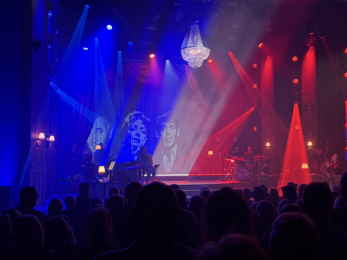 maximerenken's tweet photo. Avondje genoten in de Martiniplaza: voorstelling Chanson. Echt prachtig. Samen met mn paps. https://t.co/9kkeIsWhJF