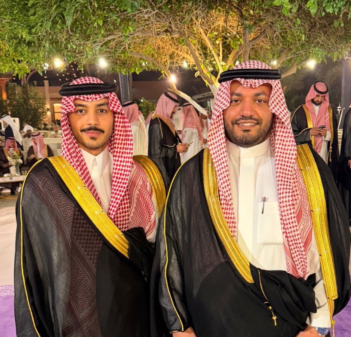 MohammadAlHoti's tweet photo. أطيب التهاني والتبريكات لأسرتي  
"  #المفيريج  و #العمري " بمناسبة زواج الشاب " عبد الرحمن " نجل المرحوم 
إبراهيم بن   ناصر بن #المفيريج  ،
 على كريمة المحامي عدنان بن سليمان  #العمري .. 
وسط أهازيج العرضة السعودية وحضور عدد من أصحاب السمو الأمراء و وجهاء المجتمع وأقارب وأصدقاء ومحبي اسرة العريسين .
  مع خالص الدعاء من الله عز وجل بالتوفيق لهما في حياة سعيدة والذرية الصالحة.