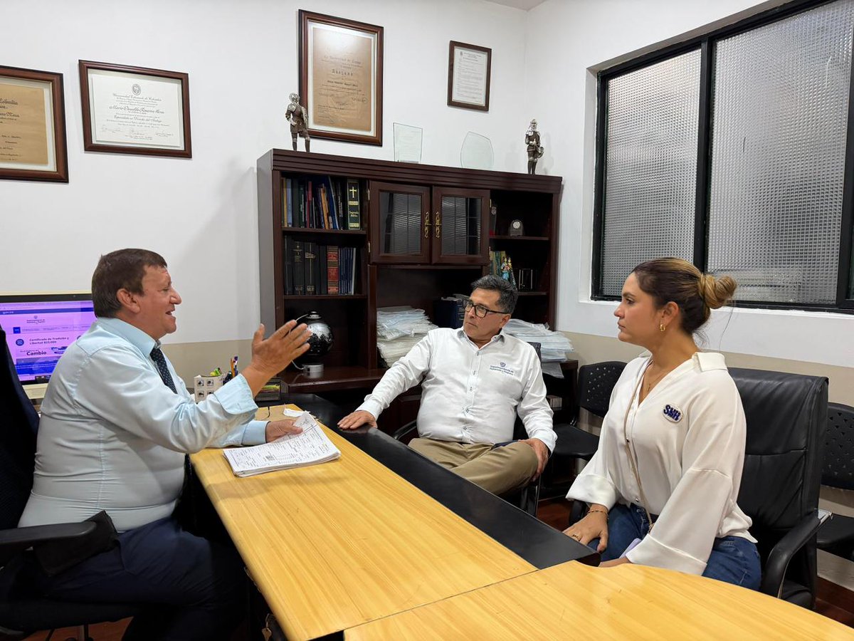 Supernotariado's tweet image. #Notariado | Visitamos la Notaría Tercera de Popayán, en un espacio de diálogo y articulación que nos permite fortalecer los lazos de trabajo en el territorio, compartir experiencias y avanzar en un servicio notarial más cercano, eficiente y al servicio de la ciudadanía.