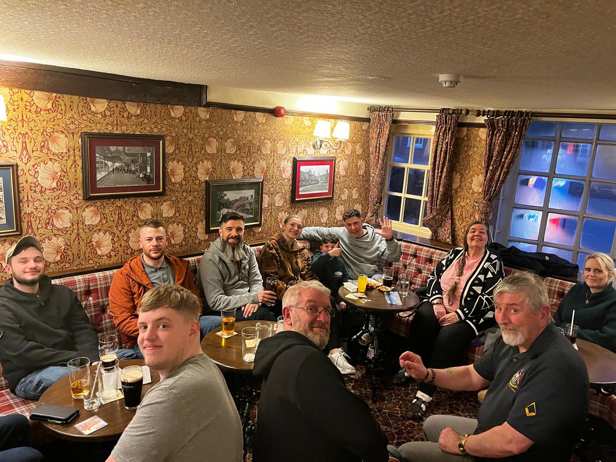 Chartley7569's tweet photo. Friday night natter and a pint, always a good get together and chill to start the weekend. Shooting tomorrow if anybody would like to join us, 1000 Oakedge. #staffordshirefreemasons https://t.co/w6dxlSbxzF