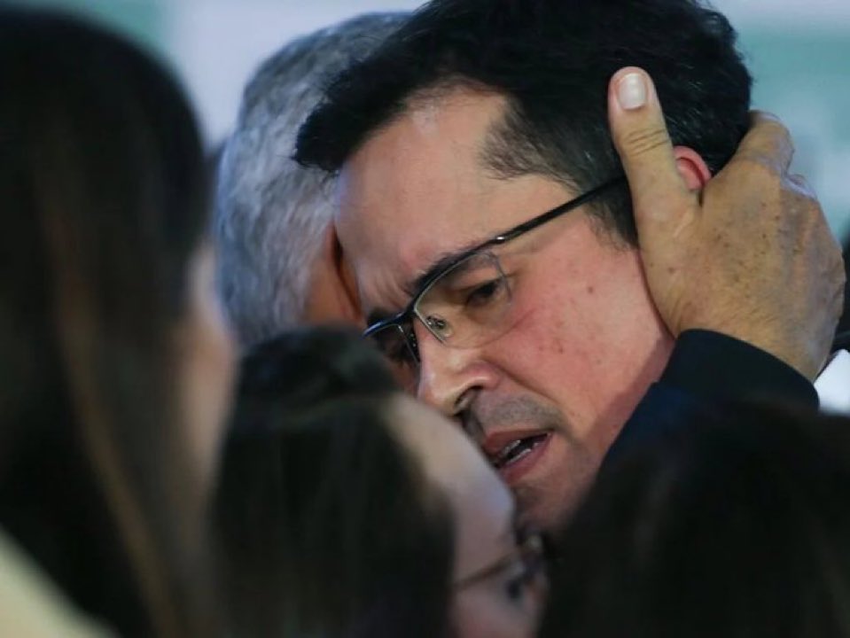 TSE confirma inelegibilidade de Dallagnol. Passou por cima das regras, das leis, da Constituição, usou a Justiça como escada para a política e agiu da forma mais ilegal possível. Tchau, querido!