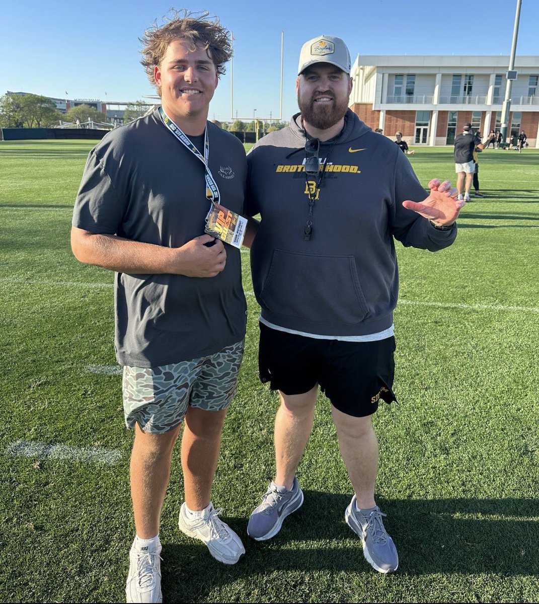 GrayGrundhoefer's tweet image. Dripping Springs 3⭐️ OL Hudson Whitenight has committed to Baylor over TCU, Houston, Nebraska, Oklahoma State and Arizona State among others.

The 6-5, 290-pounder with an 81-inch wingspan was a focal point for new OL coach Austin Woods when he got the job this spring. #SicEm 🐻