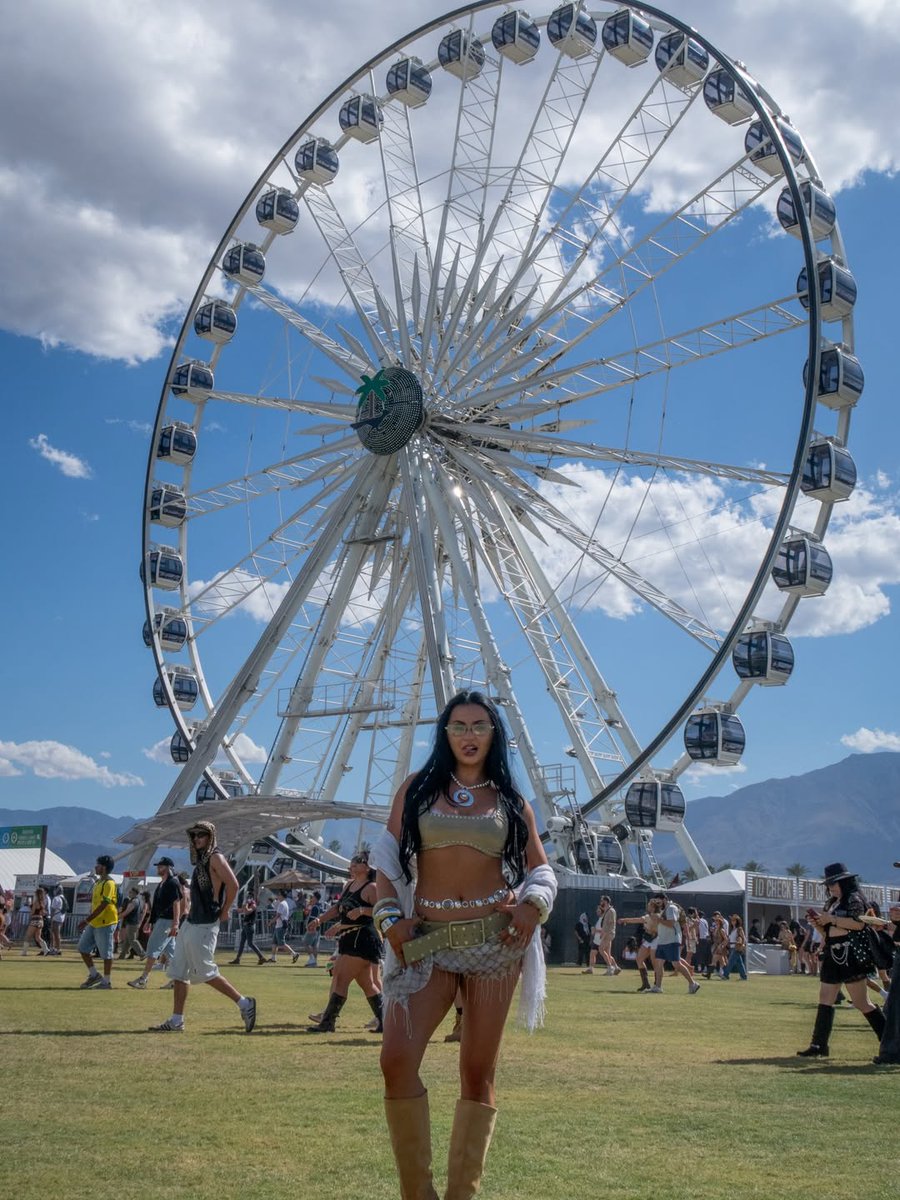 BEATOFICIAL's tweet image. Los mejores outfits que encontramos en el primer día en @coachella  👀✨ No te pierdas nuestra cobertura completa a través de todas nuestras redes sociales🔥
🐝 beatdigital.mx
#Coachella #outfit #festival #beatnews
